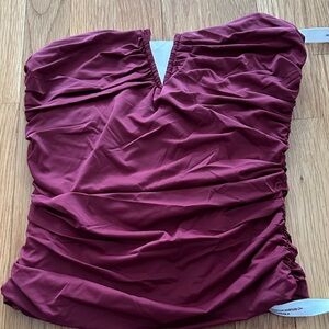 Lucy in the Sky strapless top, NWT Burgundy color size Medium, front V Rutched